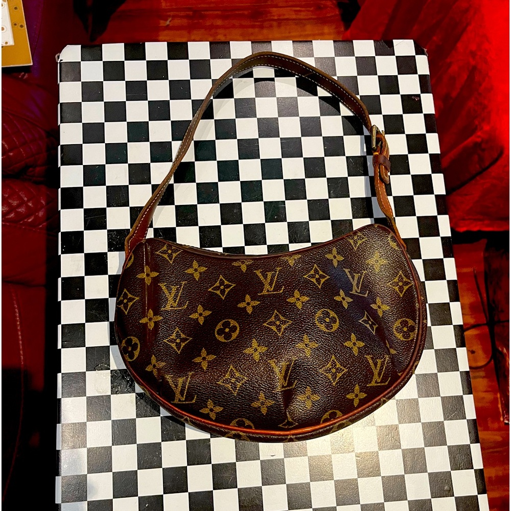 Louis Vuitton Bag pre owned.